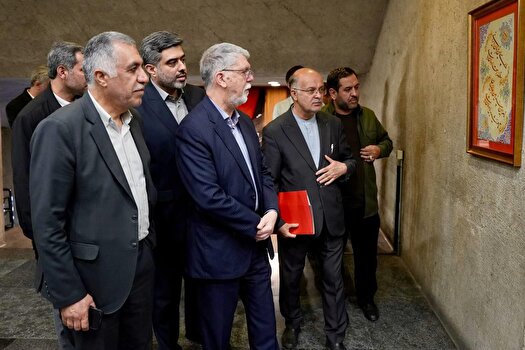 بازدید وزیر فرهنگ از نمایشگاه خوشنویسی آزادی و پرفورمنس کودکان شهید میناب