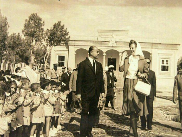 ملکه دانمارک در آتشکده زرتشتیان یزد دهه 40(عماد عقلی)