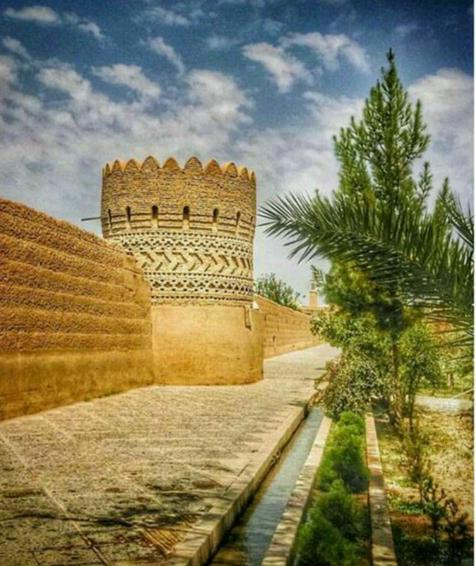 نمایی زیبا از باغ تاریخی دولت آباد (یزد شناسی)