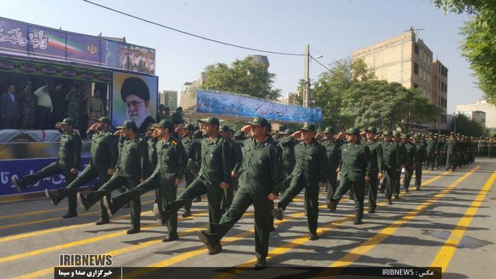 آغاز هفته دفاع مقدس، رژه نیروهای مسلح لرستان

عکس: کیومرث منصوری