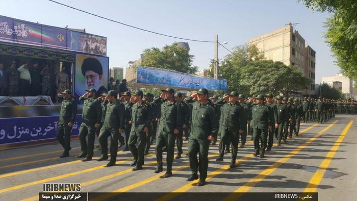 آغاز هفته دفاع مقدس، رژه نیروهای مسلح لرستان

عکس: کیومرث منصوری