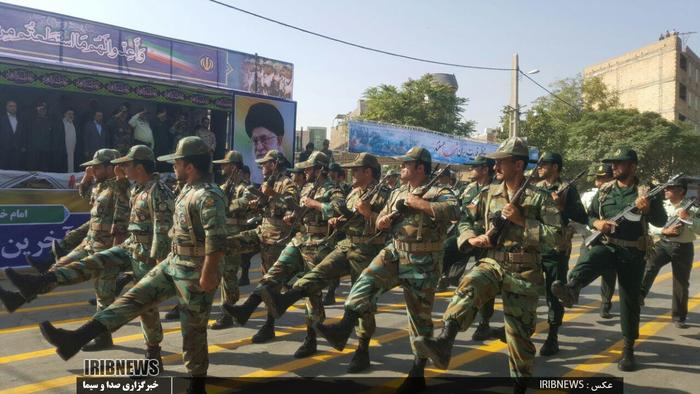 آغاز هفته دفاع مقدس، رژه نیروهای مسلح لرستان

عکس: کیومرث منصوری