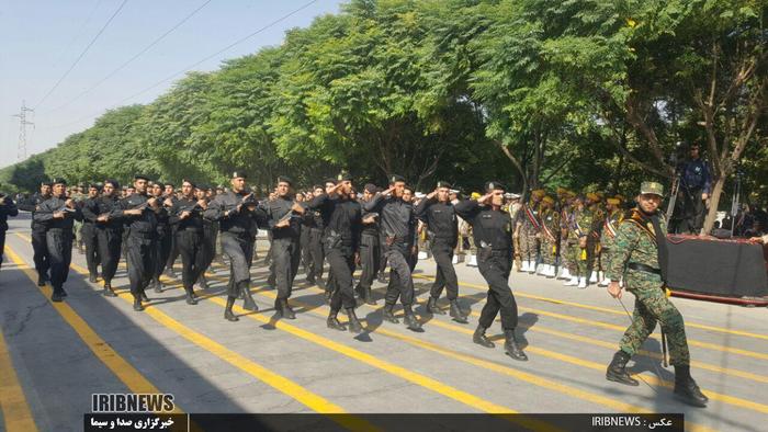  آغاز هفته دفاع مقدس، رژه نیروهای مسلح لرستان

عکس : کیومرث منصوری
