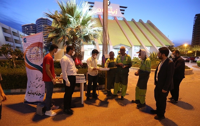 پویش مقابله با ویروس کرونا و توزیع ژل ضد عفونی در کیش- عكس: حسين تهوري
