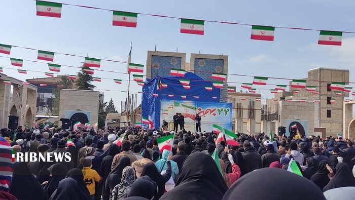 حضور کشاورزان مهدی آباد بزرگ در راهیپمایی ۲۲ بهمن ۱۴۰۱