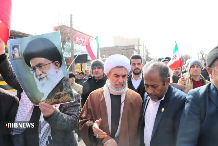 حضور مردم بوئین زهرا در راهیپمایی ۲۲ بهمن ۱۴۰۱